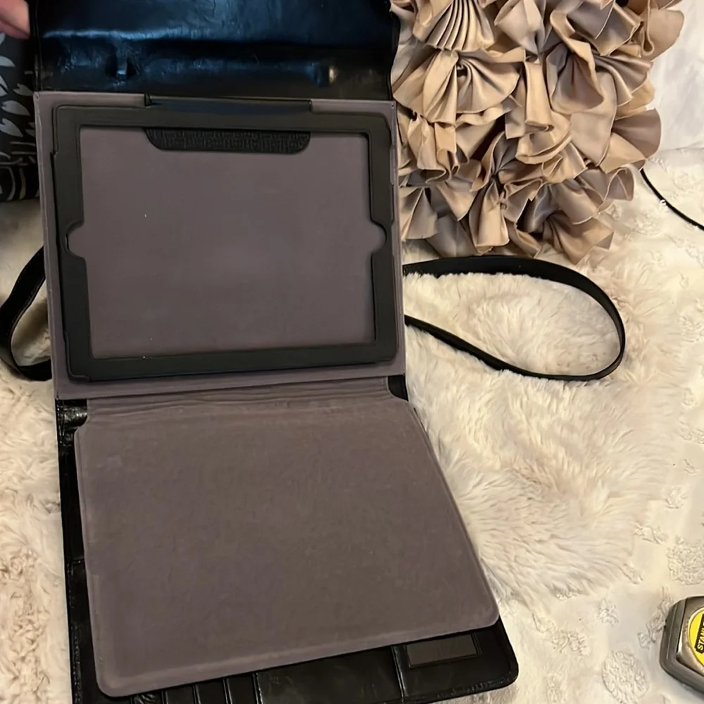 Brookstone Women’s Vintage Black Leather Crossbody Shoulder iPad Case